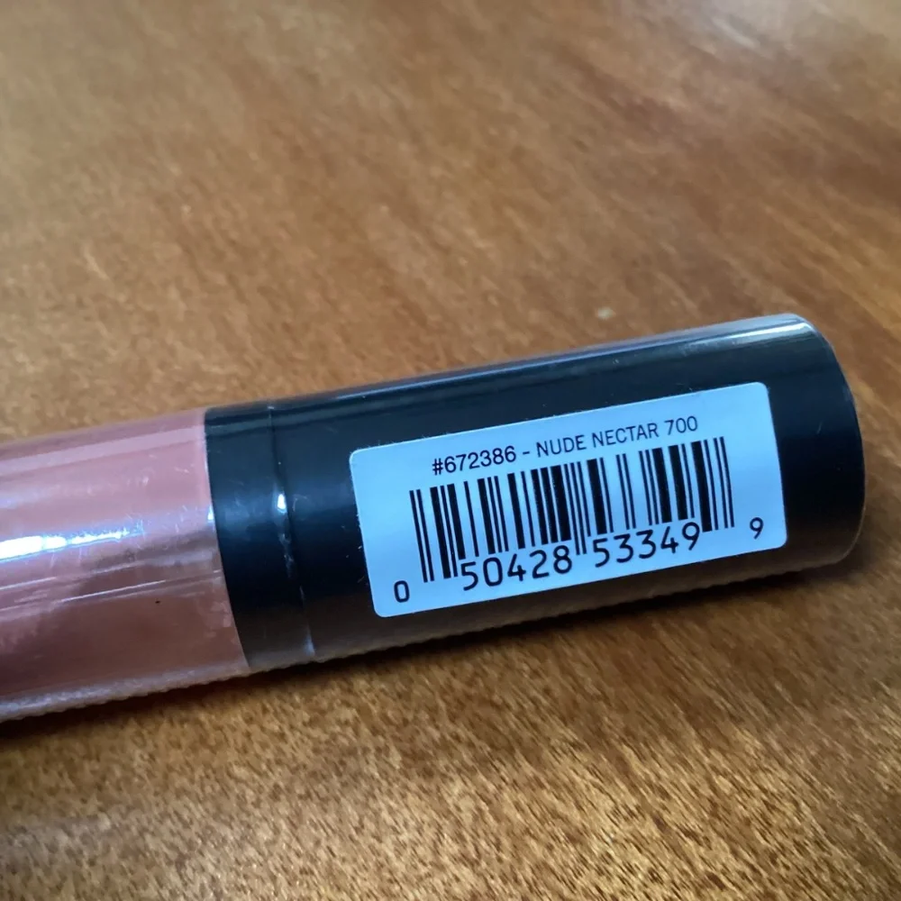 NUANCE SALMA HAYEK True Color PLUMPING LIQUID LIPSTICK #700 Nude Nectar